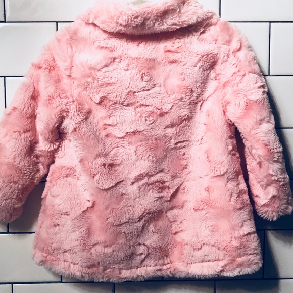 ❗️SOLD❗️🎀 Fluffy Pink Jacket - Picture 2 of 4